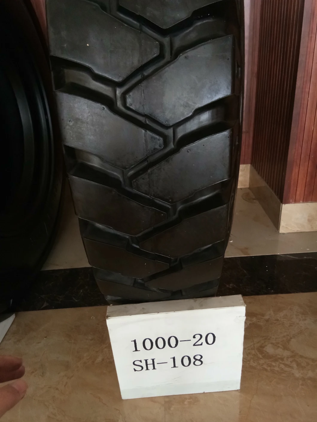 China Top Trust Brand Factory OTR Tyre for Mining and Quarrying in Mines and Diggings13.00-25